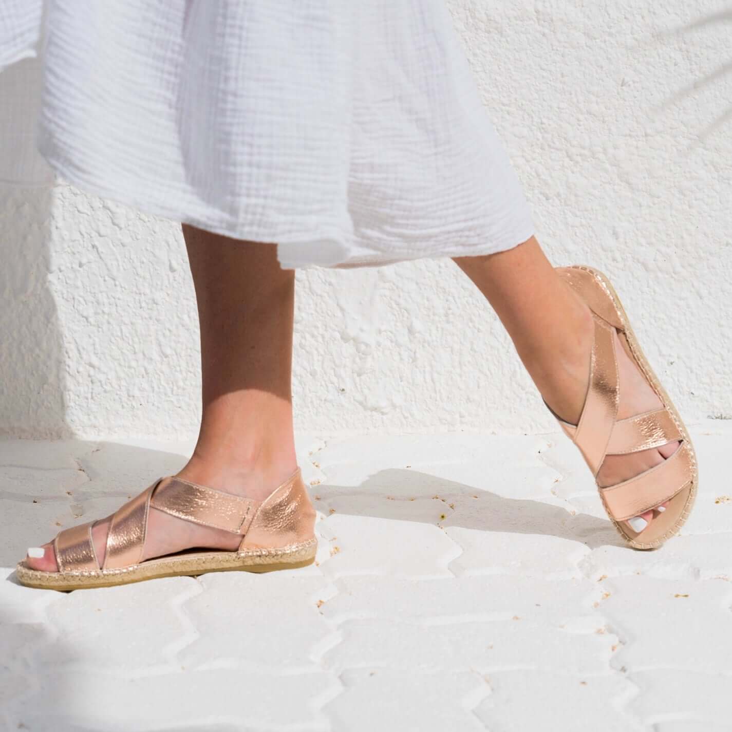 Espadrille de plage en or rose