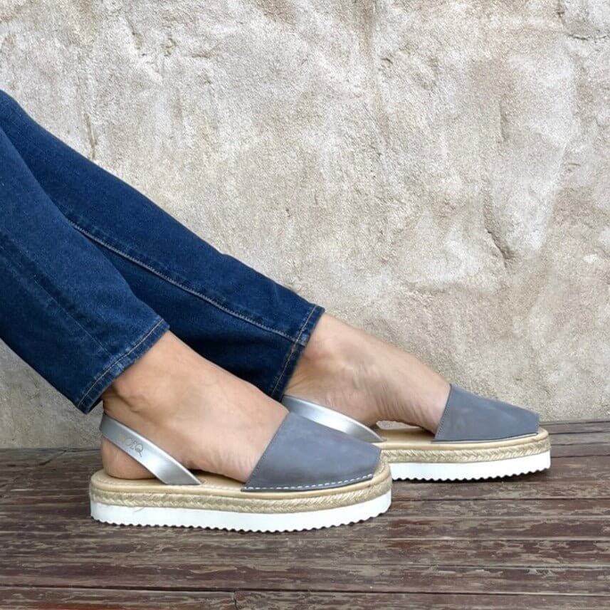 Lola Lowform en gris cendré